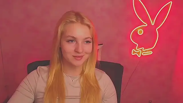 Snapshot of Milka_kiss_ chatting on 03-09-25, 04:22 Milka kiss  online show from 03-09-25, 04:22