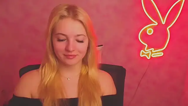 Snapshot of Milka_kiss_ chatting on 03-11-25, 06:53 Milka kiss  online show from 03-11-25, 06:53