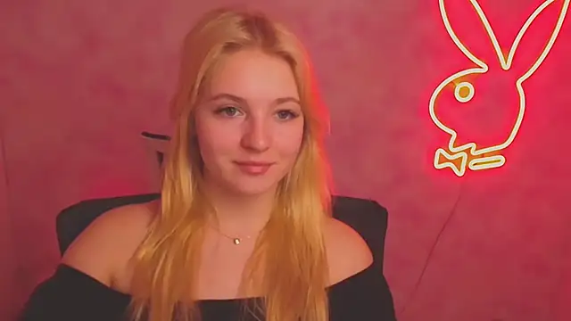 Snapshot of Milka_kiss_ chatting on 03-11-25, 09:56 Milka kiss  online show from 03-11-25, 09:56