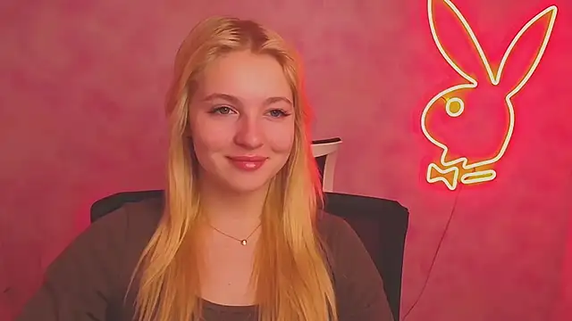 Snapshot of Milka_kiss_ chatting on 03-13-25, 06:58 Milka kiss  online show from 03-13-25, 06:58