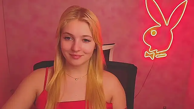Snapshot of Milka_kiss_ chatting on 03-13-25, 10:05 Milka kiss  online show from 03-13-25, 10:05