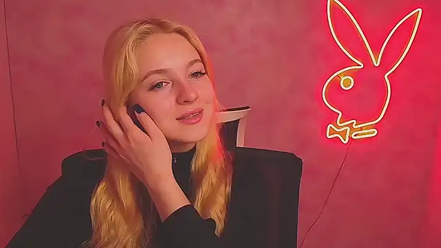 Snapshot of Milka_kiss_ chatting on 03-14-25, 07:04 Milka kiss  online show from 03-14-25, 07:04