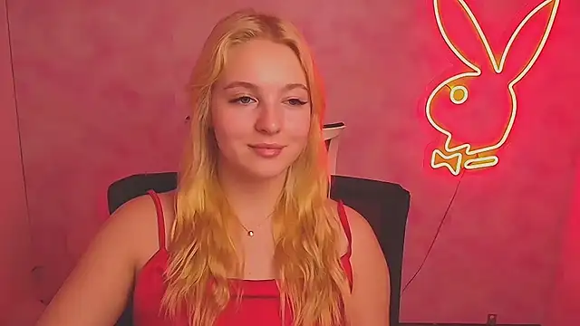 Snapshot of Milka_kiss_ chatting on 03-14-25, 10:07 Milka kiss  online show from 03-14-25, 10:07