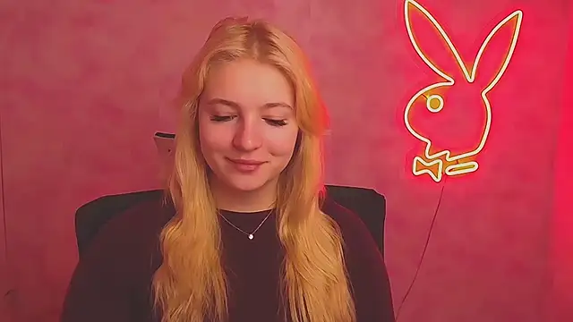 Snapshot of Milka_kiss_ chatting on 03-15-25, 06:58 Milka kiss  online show from 03-15-25, 06:58