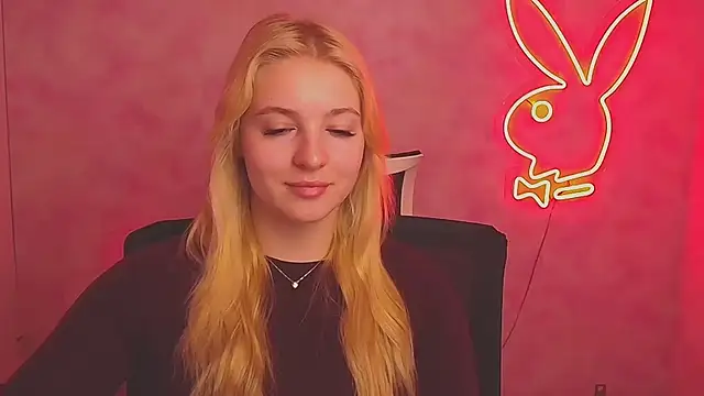 Snapshot of Milka_kiss_ chatting on 03-15-25, 10:03 Milka kiss  online show from 03-15-25, 10:03