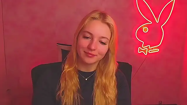 Snapshot of Milka_kiss_ chatting on 03-18-25, 06:46 Milka kiss  online show from 03-18-25, 06:46