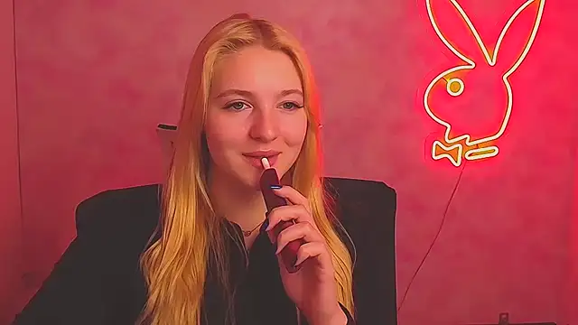 Snapshot of Milka_kiss_ chatting on 03-21-25, 10:39 Milka kiss  online show from 03-21-25, 10:39