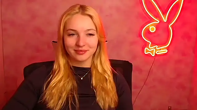 Snapshot of Milka_kiss_ chatting on 03-23-25, 06:58 Milka kiss  online show from 03-23-25, 06:58