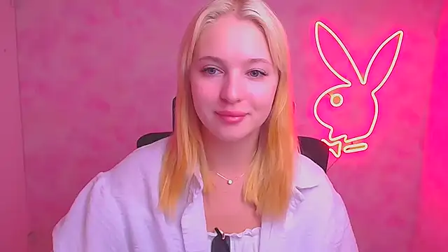 Snapshot of Milka_kiss_ chatting on 09-16-25, 05:52 Milka kiss  online show from 09-16-25, 05:52