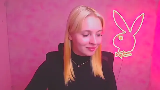 Snapshot of Milka_kiss_ chatting on 09-18-25, 11:45 Milka kiss  online show from 09-18-25, 11:45