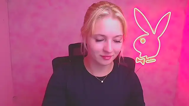 Snapshot of Milka_kiss_ chatting on 09-20-25, 11:11 Milka kiss  online show from 09-20-25, 11:11