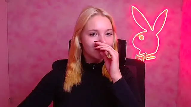 Snapshot of Milka_kiss_ chatting on 09-24-25, 05:44 Milka kiss  online show from 09-24-25, 05:44