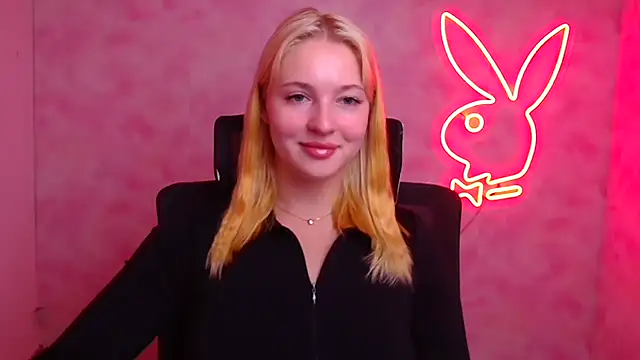 Snapshot of Milka_kiss_ chatting on 09-25-25, 11:25 Milka kiss  online show from 09-25-25, 11:25