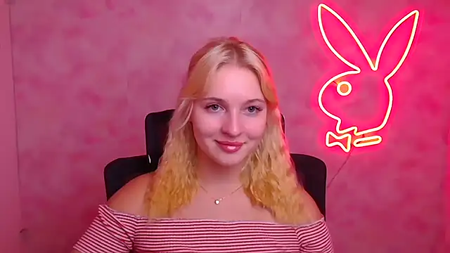 Snapshot of Milka_kiss_ chatting on 09-27-25, 11:15 Milka kiss  online show from 09-27-25, 11:15