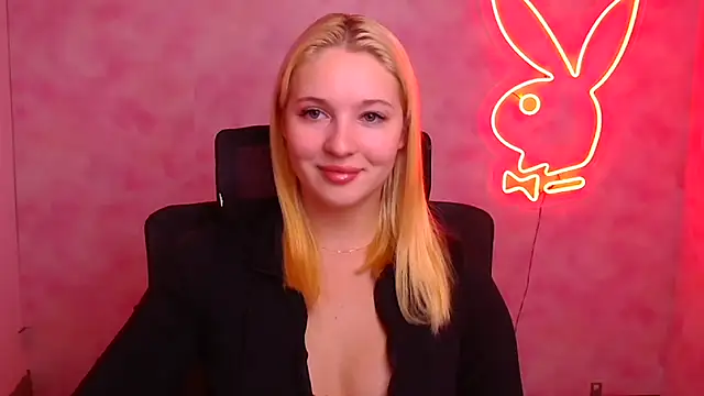 Snapshot of Milka_kiss_ chatting on 10-06-25, 06:11 Milka kiss  online show from 10-06-25, 06:11