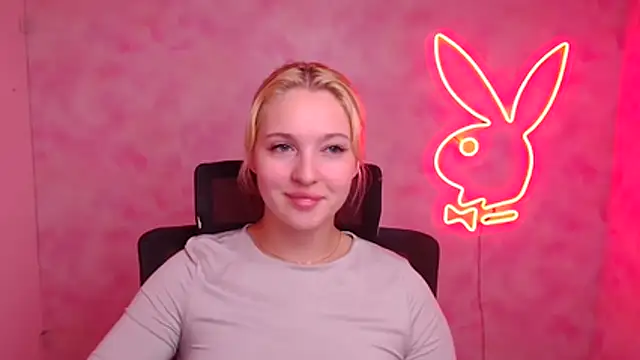 Snapshot of Milka_kiss_ chatting on 10-09-25, 12:03 Milka kiss  online show from 10-09-25, 12:03