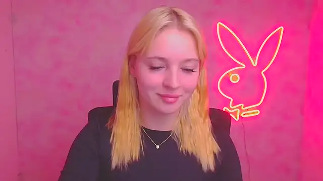Snapshot of Milka_kiss_ chatting on 10-10-25, 06:56 Milka kiss  online show from 10-10-25, 06:56