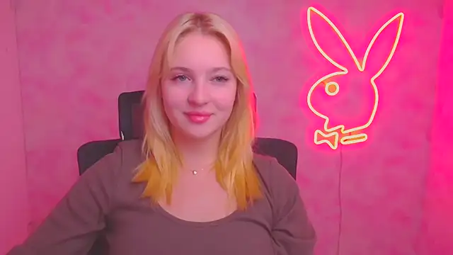 Snapshot of Milka_kiss_ chatting on 10-14-25, 05:41 Milka kiss  online show from 10-14-25, 05:41