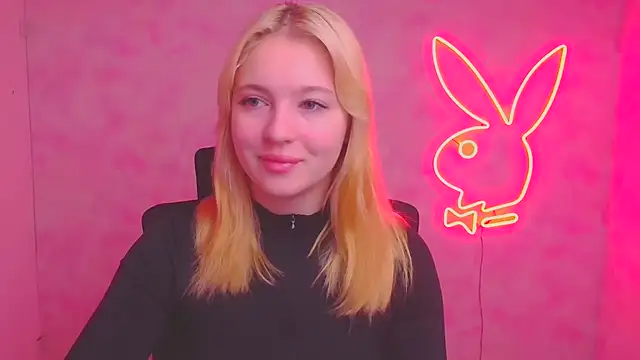 Snapshot of Milka_kiss_ chatting on 10-15-25, 08:58 Milka kiss  online show from 10-15-25, 08:58