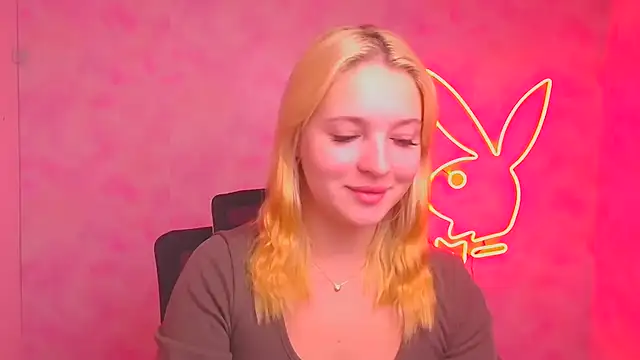 Snapshot of Milka_kiss_ chatting on 10-17-25, 05:43 Milka kiss  online show from 10-17-25, 05:43