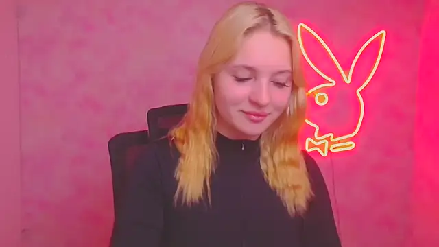 Snapshot of Milka_kiss_ chatting on 10-20-25, 05:52 Milka kiss  online show from 10-20-25, 05:52