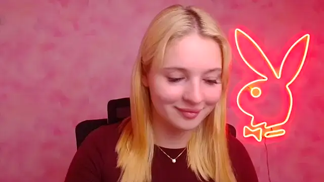 Snapshot of Milka_kiss_ chatting on 10-21-25, 12:28 Milka kiss  online show from 10-21-25, 12:28