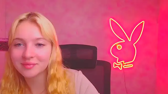Snapshot of Milka_kiss_ chatting on 10-23-25, 11:42 Milka kiss  online show from 10-23-25, 11:42