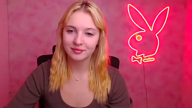 Snapshot of Milka_kiss_ chatting on 10-24-25, 11:50 Milka kiss  online show from 10-24-25, 11:50