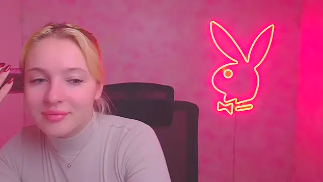 Snapshot of Milka_kiss_ chatting on 10-25-25, 11:29 Milka kiss  online show from 10-25-25, 11:29