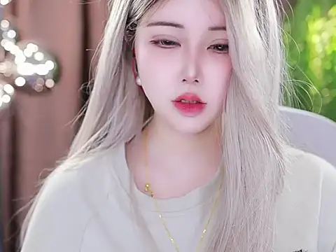 Qiaoqiao  online show from 02-20-25, 07:12