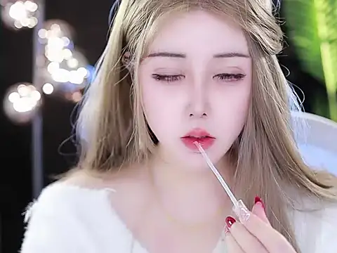 Qiaoqiao  online show from 03-10-25, 04:14