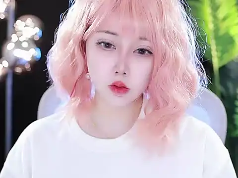 Qiaoqiao  online show from 03-20-25, 09:37