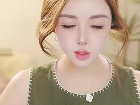 Qiaoqiao  online show from 05-11-26, 04:04