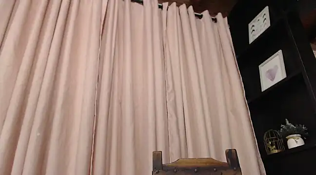 Snapshot of ysabel_sanchez4 chatting on 03-08-25, 10:56 ysabel sanchez4 online show from 03-08-25, 10:56