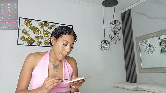 Snapshot of flavia_cruz chatting on 12-15-25, 06:56 flavia cruz online show from 12-15-25, 06:56