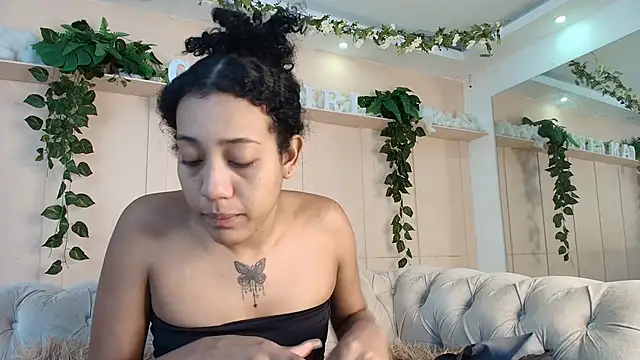 Snapshot of flavia_cruz chatting on 05-31-26, 12:23 flavia cruz online show from 05-31-26, 12:23