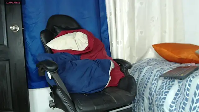 tizziano castillo  online show from 03-13-25, 01:32