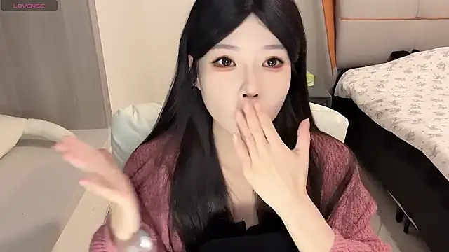 Q-ing online show from 12-14-24, 04:09