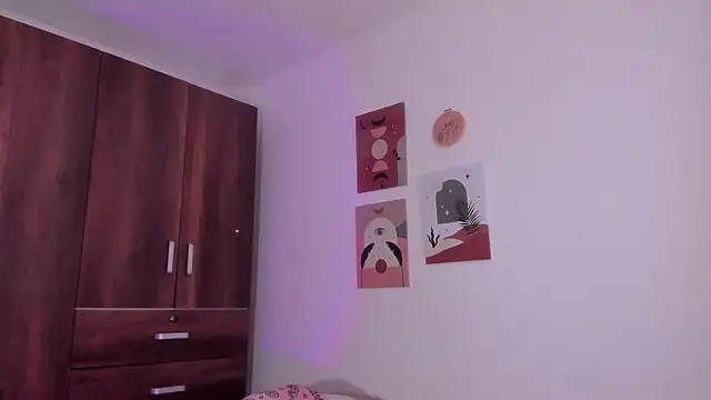 Luisa0110 online show from 02-15-25, 06:12