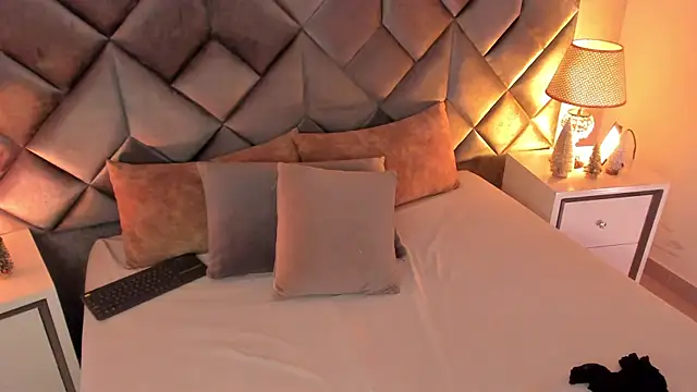 Luisa0110 online show from 12-18-25, 07:09