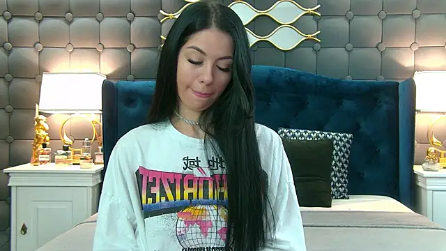 Snapshot of LeyaCass chatting on 01-05-25, 04:25 LeyaCass online show from 01-05-25, 04:25