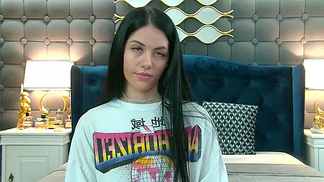 Snapshot of LeyaCass chatting on 01-05-25, 07:28 LeyaCass online show from 01-05-25, 07:28