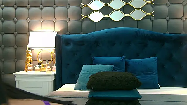 Snapshot of LeyaCass chatting on 01-15-25, 12:15 LeyaCass online show from 01-15-25, 12:15