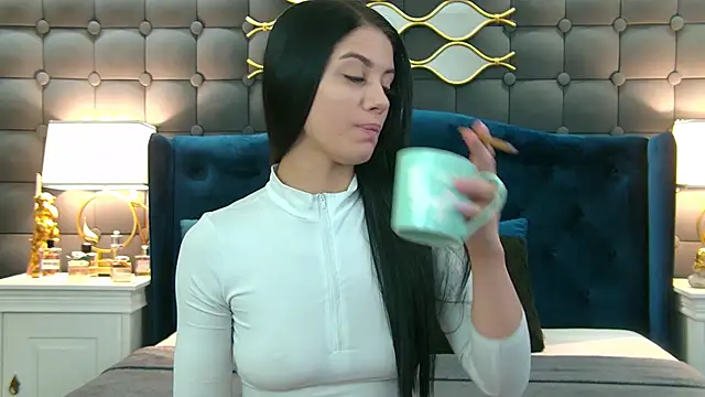 Snapshot of LeyaCass chatting on 01-16-25, 05:53 LeyaCass online show from 01-16-25, 05:53