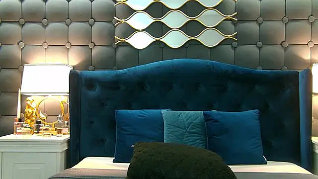 Snapshot of LeyaCass chatting on 01-24-25, 07:41 LeyaCass online show from 01-24-25, 07:41