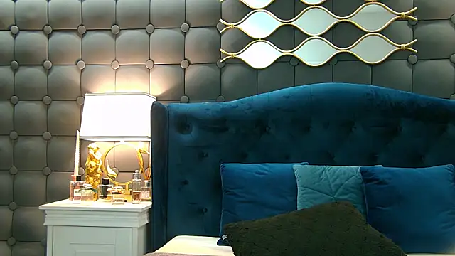 Snapshot of LeyaCass chatting on 01-24-25, 10:43 LeyaCass online show from 01-24-25, 10:43