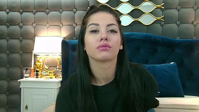 Snapshot of LeyaCass chatting on 02-02-25, 04:15 LeyaCass online show from 02-02-25, 04:15