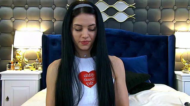 Snapshot of LeyaCass chatting on 02-20-25, 12:04 LeyaCass online show from 02-20-25, 12:04