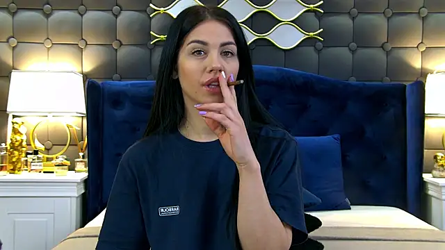 Snapshot of LeyaCass chatting on 03-12-25, 04:30 LeyaCass online show from 03-12-25, 04:30