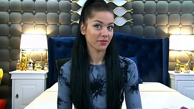 Snapshot of LeyaCass chatting on 03-15-25, 04:13 LeyaCass online show from 03-15-25, 04:13